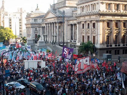 Repudio al acuerdo con los buitres en las afueras del Congreso