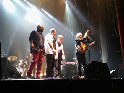 John McLaughlin en el Gran Rex: dimensiones musicales