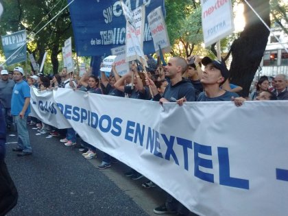 Miles de telefónicos en las calles contra despidos en Nextel