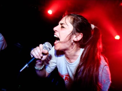 Sara Hebe: “Creo que con la música se pueden acompañar las luchas”