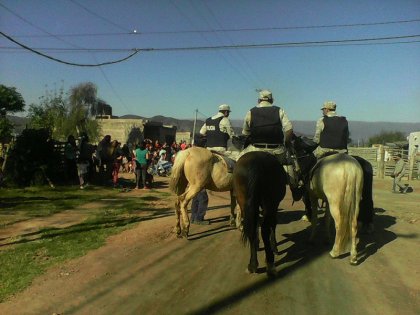 Catamarca: vecinos del barrio Papa Francisco denuncian intento de desalojo y militarización