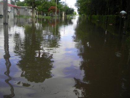 Denuncian amenazas y falta de ayuda a los evacuados