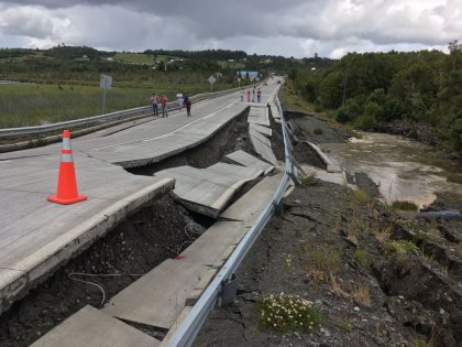 Terremoto de 7,6 grados afecta el sur del país