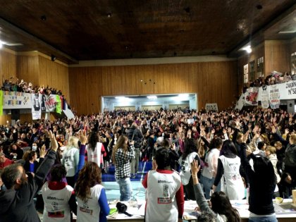 Asambleas de Aten rechazan el decreto de Figueroa y votan la continuidad del plan de lucha