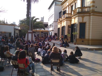 Secundarios de la E.E.S N°8 se suman a la lucha por educación de calidad 