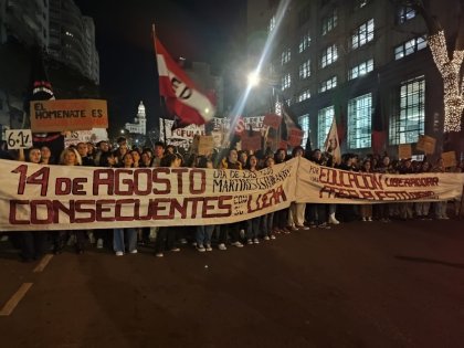 Multitudinaria marcha por los Mártires Estudiantiles