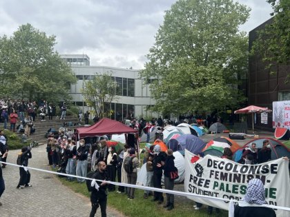 Estudiantes levantan un campamento por Palestina en la Universidad Libre de Berlín