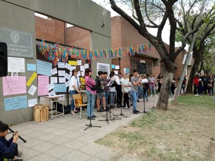  Clase pública en escuela Puerto San Marín