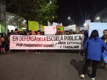 Estudiantes de Fiske Menuco reclamaron por presupuesto 