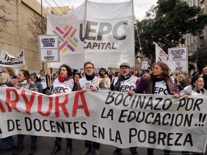 La Celeste entregó la lucha docente y votó en contra de parar contra la esencialidad antihuelga de Milei. ¿Cómo seguimos?