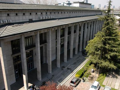 Dos semanas en paro: Docentes de Inglés de la Facultad de Medicina de la U de Chile exigen que se respeten sus derechos laborales 