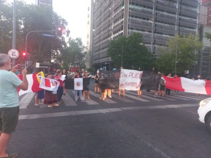 La Plata: Autoconvocados realizaron el quinto plantón en solidaridad con el pueblo peruano