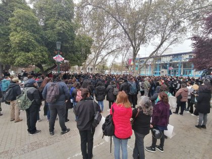 Asistentes de la Educación de San Bernardo en movilización por deudas salariales de parte del municipio 