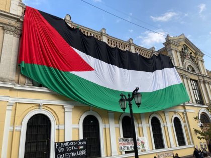 Artistas, intelectuales y diputadas manifiestan su apoyo al campamento contra el genocidio en la Universidad de Chile