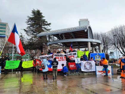 Trabajadores de la marina mercante y sus familias marchan contra la apertura del cabotaje en Puerto Montt