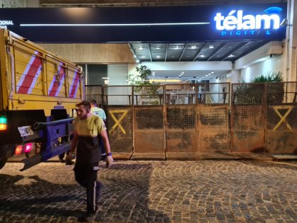 Télam: suspenden y militarizan la agencia informativa, todos y todas al abrazo contra el cierre