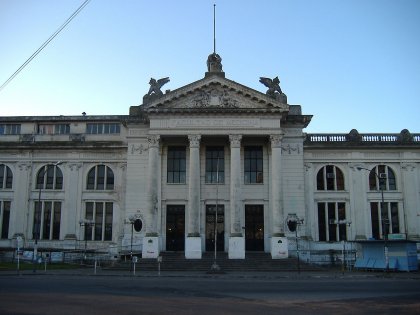 La universidad Nacional de Rosario se financia con fundaciones privadas clericales.