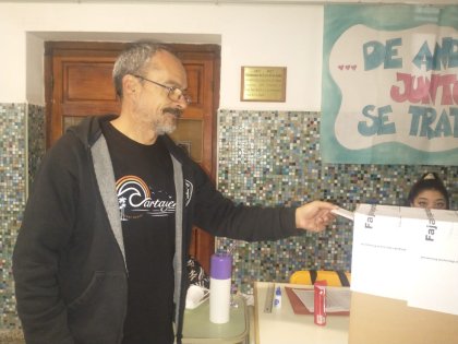 Votó el candidato a intendente del Frente de Izquierda en Cipolletti, Claudio Lissarrague