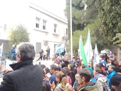 "Banderazo" en la sede de la Universidad de Neuquén