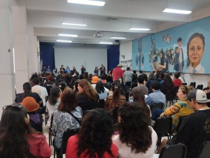 Estudiante secundaria: "Sigamos el ejemplo de unidad entre apoderados, trabajadores y estudiantes y súmate a la asamblea triestamental"