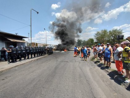 Represión a los trabajadores portuarios de Rosario: hay tres detenidos