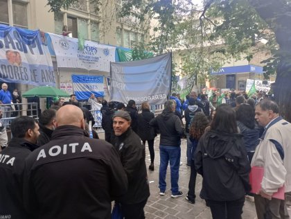 Acción sindical frente a la sede de Anses Córdoba