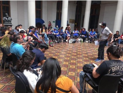 Brigada de Salud Barros Luco recorre Colegios en toma con talleres de primeros auxilios