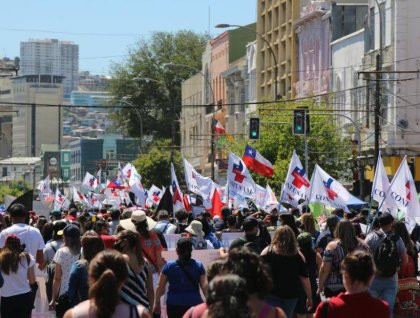 Primer acto de la negociación entre la Mesa del Sector Público y el gobierno: funcionarias de la CONFUSAM inician paro nacional de advertencia y marcha hacia el Congreso