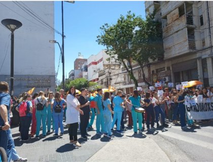 Rosario se suma a la marea blanca de los médicos residentes