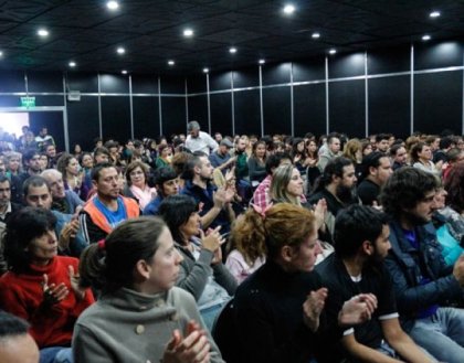 A sala llena: impactante presentación de La revolución traicionada de León Trotsky