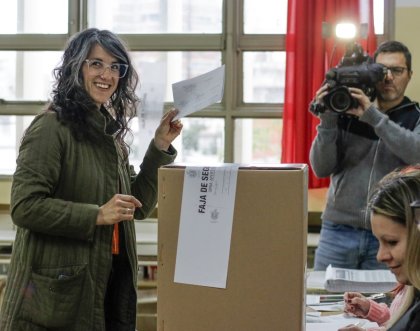 Voto Laura Vilches, candidata a intendente del Frente de Izquierda y los Trabajadores Unidad 