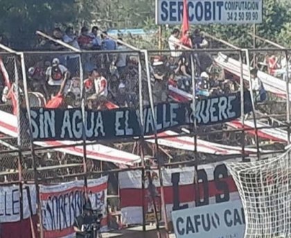 Lo que el futbol divide, el odio a los capitalistas lo une: Hinchas se manifiestan por crisis del agua en V Región