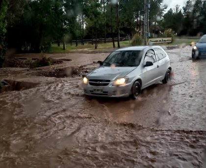 Intensa lluvia y granizo en el área metropolitana de Mendoza