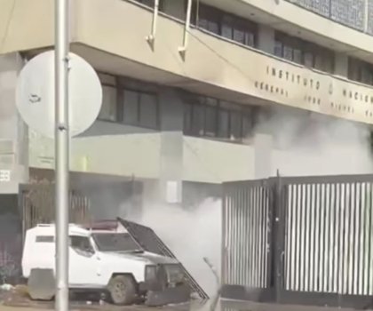 Fuerte represión y persecución a estudiantes del Liceo 1 e Instituto Nacional