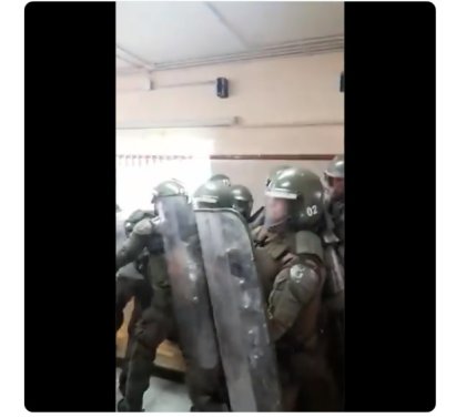 "Váyanse, estamos en clases!": Carabineros ingresa con violencia al Instituto Nacional