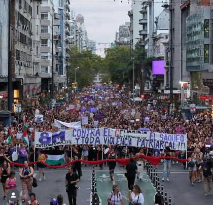 Multitudinarias manifestaciones en Uruguay por el Día Internacional de la Mujer