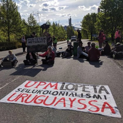 Manifestantes bloquearon plantas de celulosa de UPM en Uruguay y Finlandia