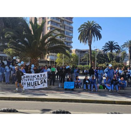 Trabajadores de la salud y concejala solidarizan con la huelga de centro médico Bupa