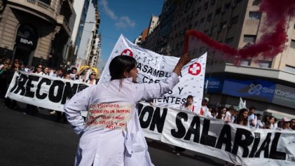 Crónica de la rebelión de la juventud que defiende la salud pública en tiempos de FMI