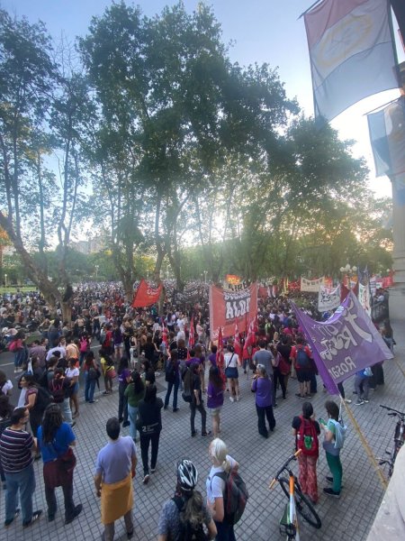 Asamblea interclaustro e interfacultades de la UNR se movilizó en apoyo a docentes y trabajadores estatales detenidos 