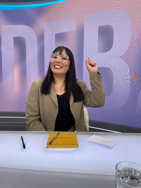 Profesora Daniela Avilés se suma a programas de televisión para debatir y expandir sus ideas