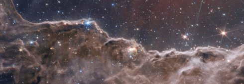 "Los precipicios cósmicos" en la nebulosa de Carina: