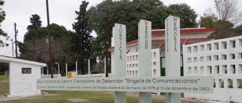 Ex CCD Campo de Mayo con señalización como sitio de la memoria