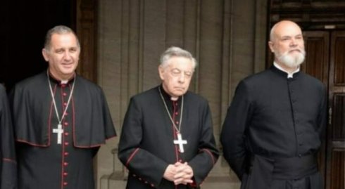 Otros tiempos... Nicolás Baisi, Héctor Aguer y Raúl Sidders | Foto Arzobispado La Plata