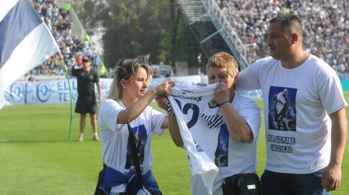 Oriana Regueiro, Claudia Nievas (esposa de Lolo) y Sergio "Lolito" Regueiro | Foto Télam