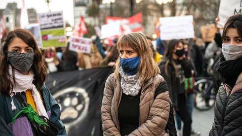 La diputada porteña Alejandrina Barry en la columna de la izquierda en Plaza de Mayo | Foto: Sebastián Linero, Enfoque Rojo