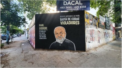 Mural aparecido en 2020 en el centro de La Plata