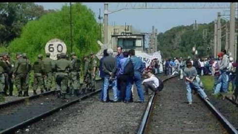 Corte de vías de tercerizados de Técnica Industrial en septiembre de 2002.