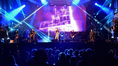 Cata y los Rosebruti durante su presentación en el festival "Solo Rock y Vos".