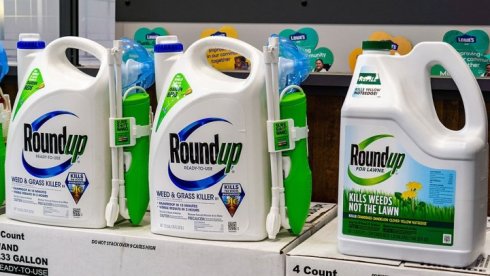 Glifosato es el principio activo de Round-Up, el herbicida comercializado por Bayer-Monsanto. Foto: Télam